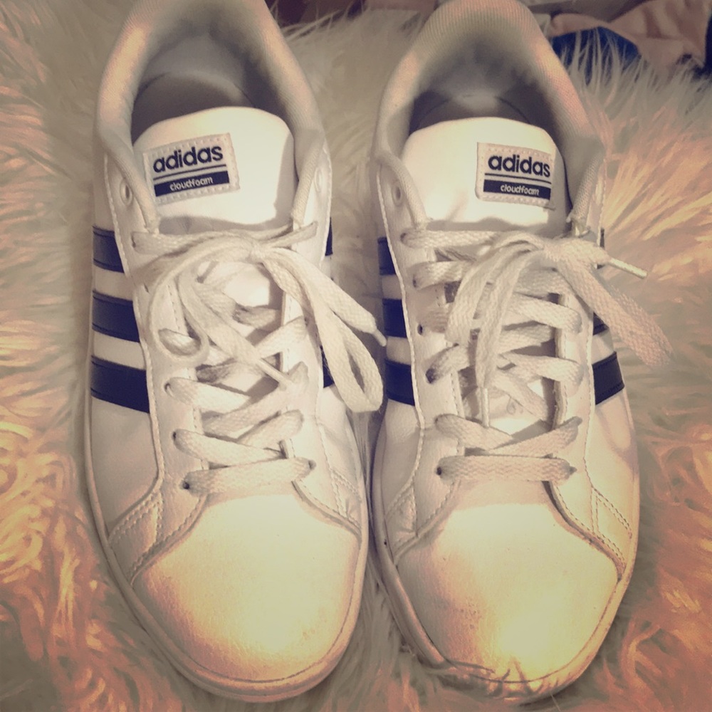 Adidas neo cloud foam footbed tennis shoes